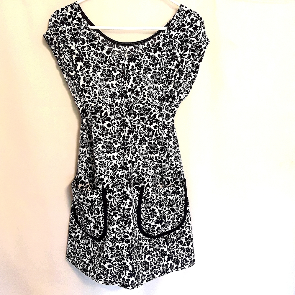 Black and white floral print tunic